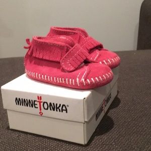 Minnetonka Infant Moccasins Size 2